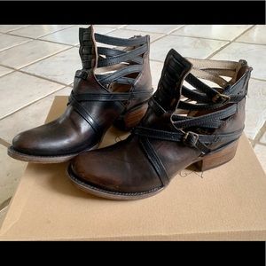 Freebird Black distressed Stair bootie size 7